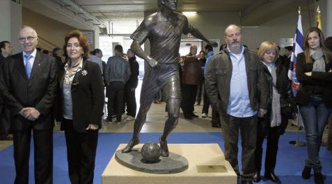 Inauguran la escultura de Dani Jarque en Cornellà-El Prat Inauguran la escultura de Dani Jarque en Cornellà-El Prat
