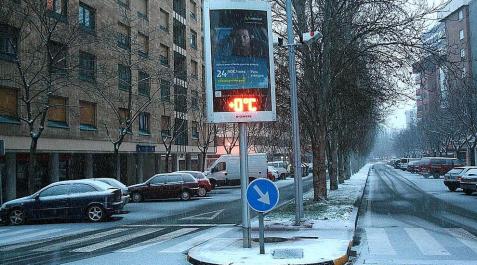 Varios lugares de Pamplona amanecen nevados este 5 de febrero