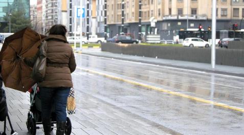 Lluvia y frío este sábado en Pamplona_2 A pesar de la alerta naranja por posibilidad de nevadas, la mañana del sábado en Pamplona ha transcurrido sin nieve, pero con frío y lluvia.