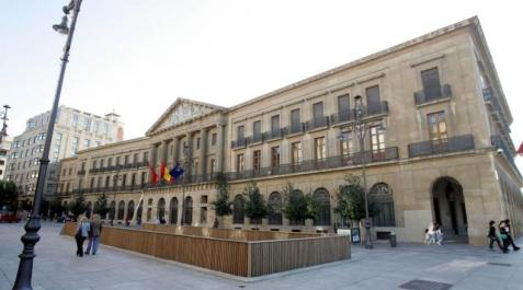 Los ciudadanos podrán conocer los sueldos y el patrimonio de los altos cargos del Gobierno El Palacio de Navarra, sede del Gobierno foral. EDUARDO BUXENS