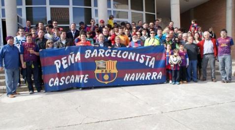 Cascante se viste de azulgrana FOTO PARA EL RECUERDO. Los socios de la peña barcelonista de Cascante posaron en la foto antes de la comida de ayer sábado. R.V.