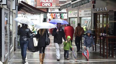 Varias imágenes de la lluvia de este sábado en Pamplona