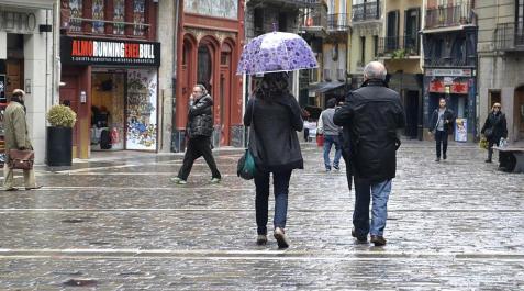 Varias imágenes del mal tiempo este jueves en Pamplona