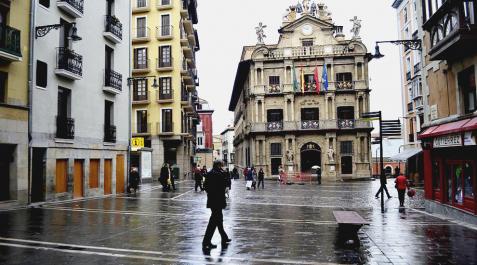 Varias imágenes del mal tiempo este jueves en Pamplona