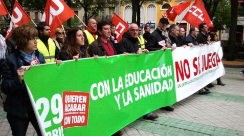 CCOO y UGT recorren Pamplona contra los recortes CCOO y UGT recorren Pamplona contra los recortes