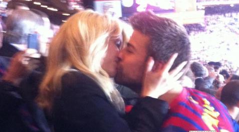 'Momentazo Shakira-Piqué' tras el partido de Copa del Rey 'Momentazo Shakira-Piqué' tras el partido de Copa del Rey