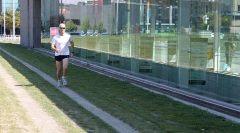 Varias imágenes del buen tiempo en Pamplona el miércoles, 30 de mayo