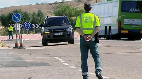 La DGT pide utilizar autovías en lugar de carreteras secundarias La DGT pide utilizar autovías en lugar de carreteras secundarias