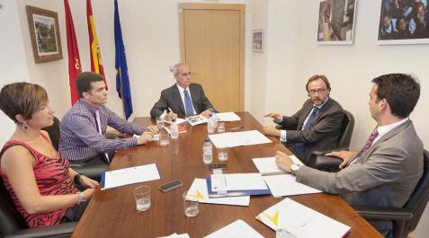 El consejero Pejenaute se reúne con la directiva de Anfas El consejero Pejenaute se reúne con la directiva de Anfas