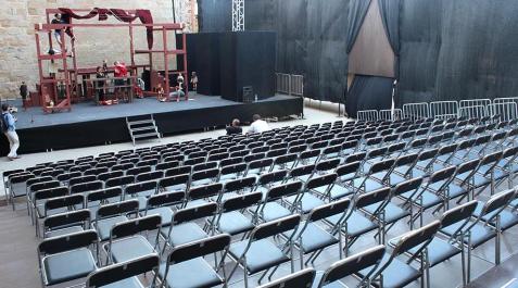 Festival de Teatro en Olite_7 Olite celebra el Festival de Teatro hasta el martes 31 de julio. El domingo subieron al teatro cinco actores y más de 20 marionetas de la compañía La Máquina Real, que representaron sobre el escenario