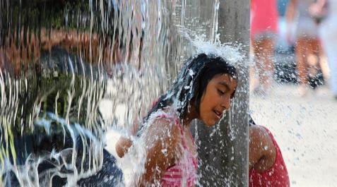 A punto de los 40 grados_23 Una sensación de calor pesada. Ésta será la nota dominante de un bochornoso jueves en el que el Gobierno de Navarra ha activa la alerta amarilla por altas temperaturas en la ribera del Ebro (desde Cortes a Viana).