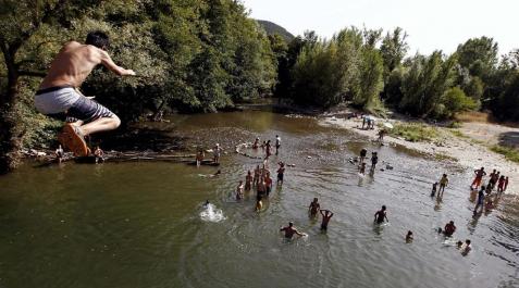 Navarra vive un sábado sofocante y supera los 37 grados este mediodía Navarra vive un sábado sofocante y supera los 37 grados este mediodía