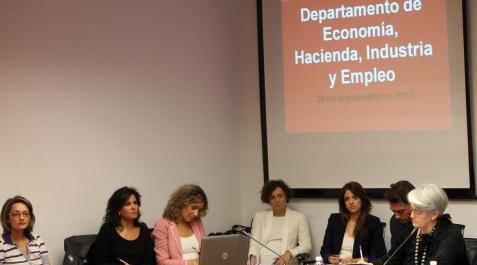 La oposición acusa al Gobierno foral de ocultar dónde recortará los 132 millones La oposición acusa al Gobierno foral de ocultar dónde recortará los 132 millones