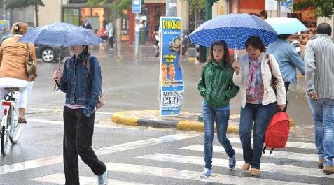 Dia otoñal en Pamplona_16 Este jueves ha amanecido en Pamplona con un día muy nuboso y una fina lluvia no ha dejado de caer durante la mañana