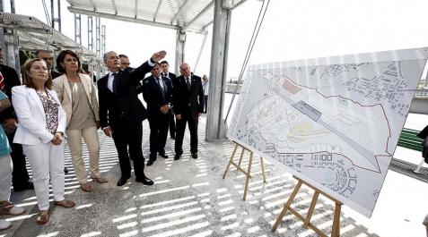 Visita de la ministra Ana Pastor a Pamplona_3 La ministra de Fomento, Ana Pastor, visitó las obras de la futura estación ferroviaria de Pamplona y las instalaciones de Volkswagen Navarra en Landaben.