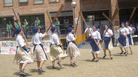 Harizti festeja sus 25 años de danzas Harizti festeja sus 25 años de danzas