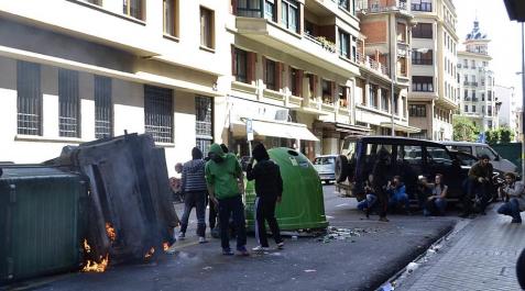 Miles de personas han secundado la huelga convocada por los sindicatos ELA y LAB