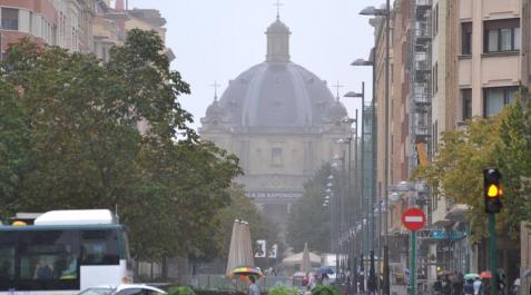 Dia otoñal en Pamplona_20 Este jueves ha amanecido en Pamplona con un día muy nuboso y una fina lluvia no ha dejado de caer durante la mañana
