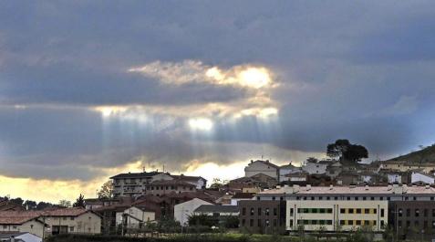 Sigue el calor pero pueden llegar las lluvias este domingo a Navarra Sigue el calor pero pueden llegar las lluvias este domingo a Navarra