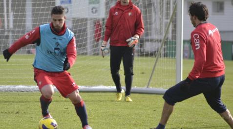 Kike Sola entrena con normalidad y podrá estar ante el Getafe