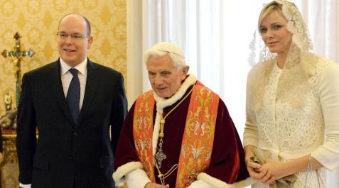 El papa recibe a los príncipes Alberto II y Charlène de Mónaco El papa recibe a los príncipes Alberto II y Charlène de Mónaco