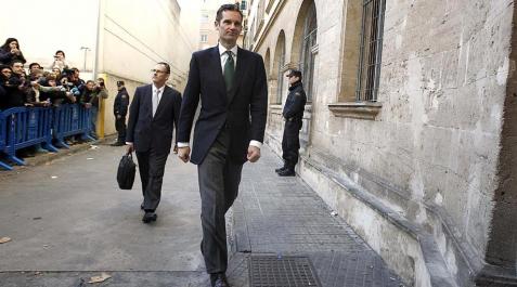Urdangarín a su llegada a los juzgados de Palma_15 Varias imágenes de este domingo de la llegada de Urdangarín a los juzgados de Palma para continuar con su declaración
