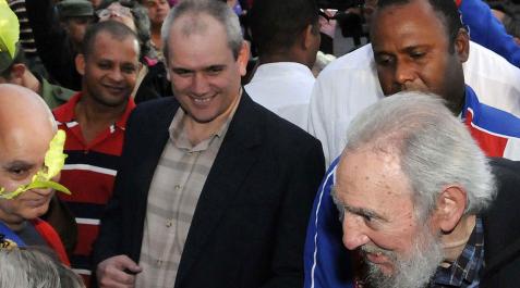 Fidel Castro reaparece para acudir a votar en las elecciones cubanas Fidel Castro reaparece para acudir a votar en las elecciones cubanas
