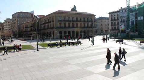 El sol asoma en Pamplona este sábado_5 Los cielos despejados hicieron de este sábado uno muy soleado en la capital navarra, en un fin de semana en que las temperaturas subieron de forma notable.