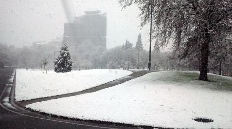 La nieve ha teñido Navarra de blanco en pleno mes de abril