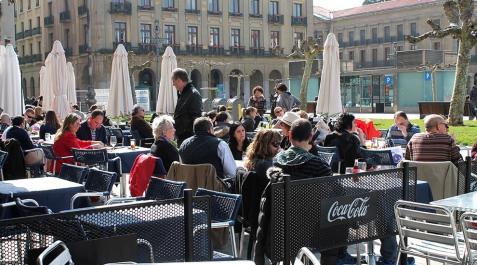 El sol asoma en Pamplona este fin de semana_9 Los cielos despejados hicieron de este sábado uno muy soleado en la capital navarra, en un fin de semana en que las temperaturas subieron de forma notable.