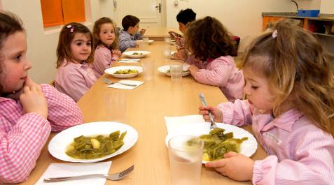 Comer en el cole cuesta en un pueblo casi cuatro veces más que en Estella Comer en el cole cuesta en un pueblo casi cuatro veces más que en Estella
