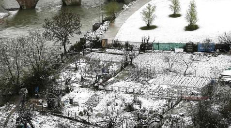 La nieve ha teñido Navarra de blanco en pleno mes de abril