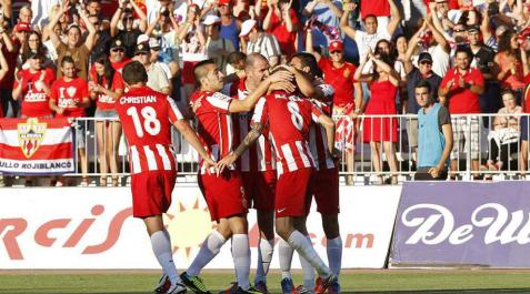 Los goles de Charles llevan al Almería a Primera División Los goles de Charles llevan al Almería a Primera División