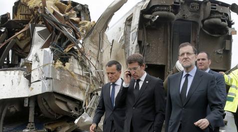 Rajoy anuncia tres días de luto en España tras visitar el lugar del siniestro Rajoy anuncia tres días de luto en España tras visitar el lugar del siniestro