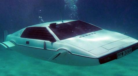 650.000 euros por el coche submarino de James Bond 650.000 euros por el coche submarino de James Bond