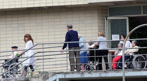 Empleadas de residencias públicas critican que trabajan Empleadas de residencias públicas critican que trabajan