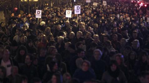 Miles de personas se manifestaron en defensa del modelo educativo D. Miles de personas se manifestaron en defensa del modelo educativo D.