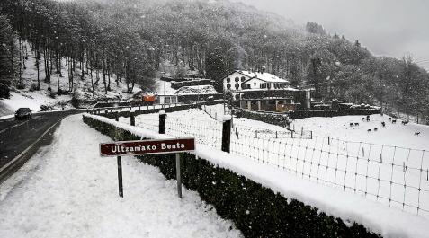 Tarde noche complicada por las tormentas de nieve en la zona occidental del Pirineo Tarde noche complicada por las tormentas de nieve en la zona occidental del Pirineo