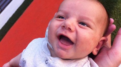 El caso de un bebé con leucemia que busca donante arrasa en Internet El caso de un bebé con leucemia que busca donante arrasa en Internet