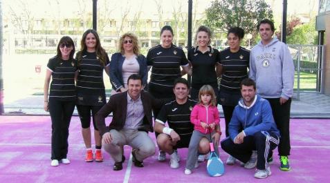 Villafranca estrena una pista de pádel junto al polideportivo Villafranca estrena una pista de pádel junto al polideportivo