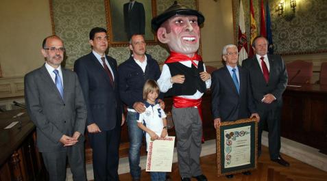 La Orden del Volatín entrega a Cabanillas su Cabezudo Tudelano La Orden del Volatín entrega a Cabanillas su Cabezudo Tudelano