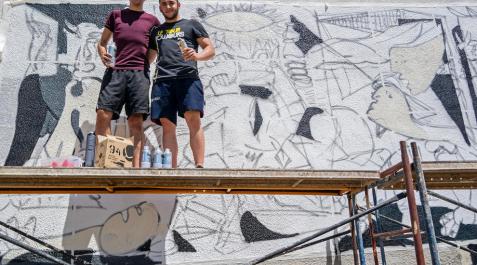 Trece horas para pintar el Guernica de Picasso en una pared de Arizala Trece horas para pintar el Guernica de Picasso en una pared de Arizala