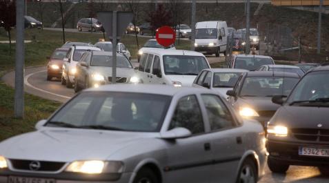 Los españoles usan y reparan menos el coche por la crisis Los españoles usan y reparan menos el coche por la crisis