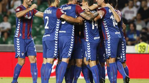 El Eibar marca y aguanta en el Martínez Valero El Eibar marca y aguanta en el Martínez Valero