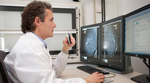 Un nuevo mamógrafo disminuye en un 30% la dosis de rayos X Un nuevo mamógrafo disminuye en un 30% la dosis de rayos X