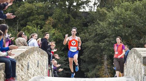 Echeverría vence con nuevo récord en la Roncesvalles-Zubiri Echeverría vence con nuevo récord en la Roncesvalles-Zubiri