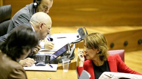 Debate del Estado de la Comunidad El paro, la reforma fiscal devuelta al Gobierno, el conflicto con el Estado por el IVA de Volkswagen, la actualización del Convenio Económico y el autogobierno centran el pleno del Debate sobre el Estado de la Comunidad, el último de la legislatura, que se celebra este jueves y viernes en el Parlamento de Navarra.