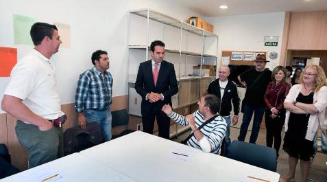 El consejero Alli visita la residencia Félix Garridolunes El consejero Alli visita la residencia Félix Garridolunes