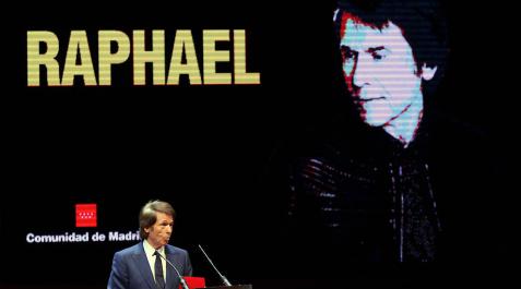 Raphael recibe el Premio Internacional de las Artes Raphael recibe el Premio Internacional de las Artes