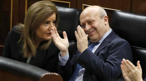 Báñez ofrece diálogo a Navarra por el subsidio a parados de larga duración Báñez ofrece diálogo a Navarra por el subsidio a parados de larga duración